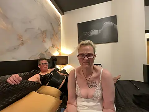Chatroom XXX en direct de Curvy-Jinx