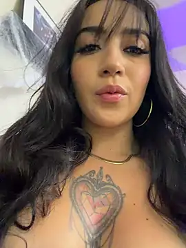 EmmyEvans1's Live XXX Chat