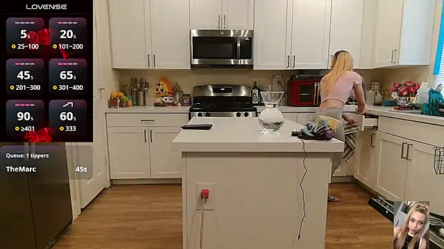 Blondiewithanass' Live XXX Chat