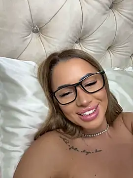 KirstieVegas' Live XXX Chat
