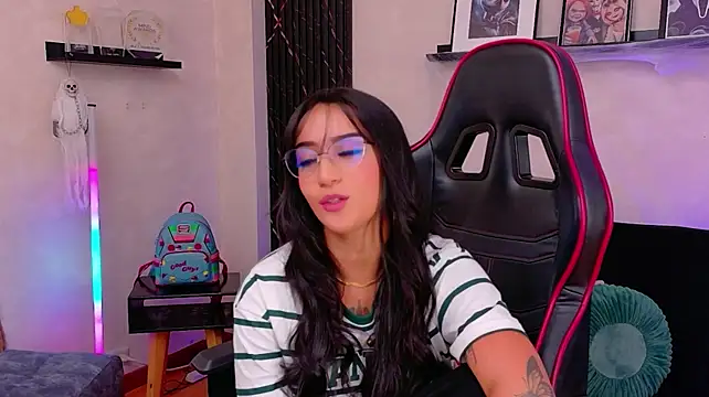 Chat XXX en directo de EmmyEvans1