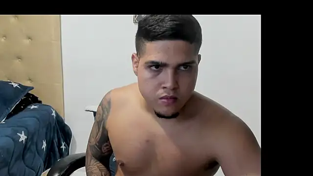 צ'אט XXX בשידור חי של Latinboyco77