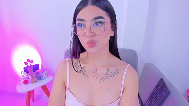 RoseCassie's Live XXX Chat
