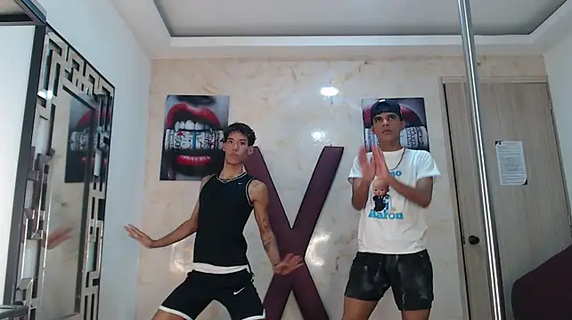 XXX chat uživo modela PITER_LOVER