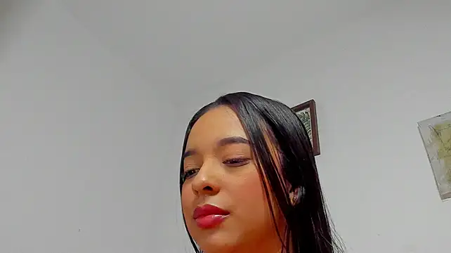 Amira_Falak élő XXX-chatje