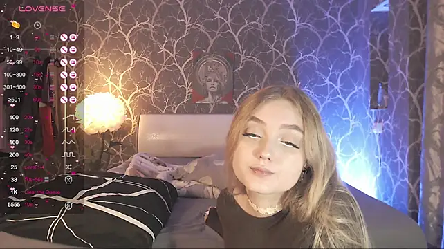 MiaMiaMeow live XXX chat