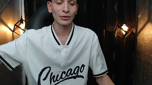 צ'אט XXX בשידור חי של DAMIAN_22