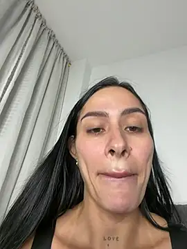 צ'אט XXX בשידור חי של MoraFit_