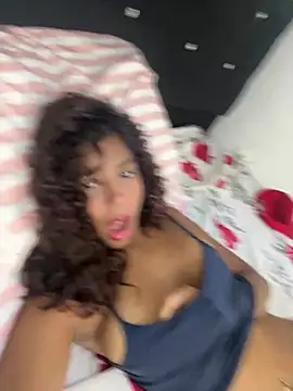 צ'אט XXX בשידור חי של cinnamon_19