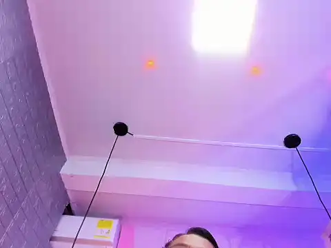 XXX chat uživo modela EmmyTorner