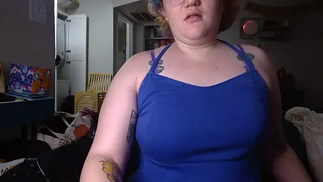 TreatLucky live XXX chat