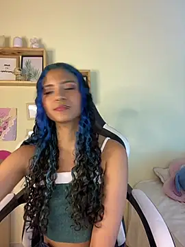 Franchezcaa_ Chat XXX in diretta