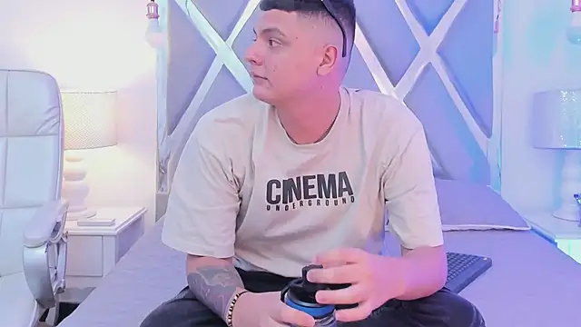 XXX chat uživo modela AngelBlue__