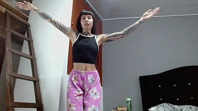 Emilia_1995's Live XXX Chat