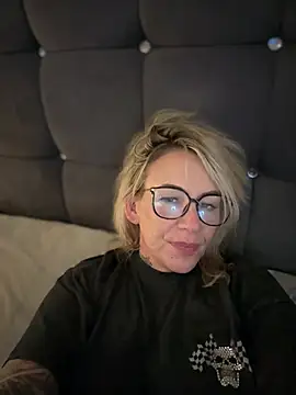 blondebitch2 Live XXX-Chat