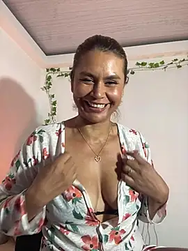 Chat +18 de Milf_Luna_ ao vivo