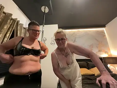 Chat XXX ao vivo de Curvy-Jinx