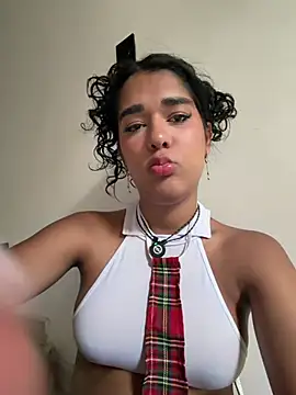 Chat XXX ao vivo de EmmaRoux_