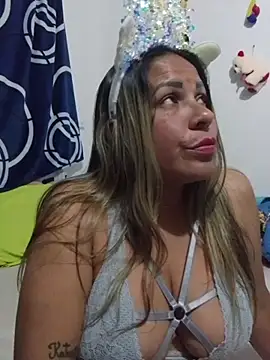 LaIndia1 XXX чат на живо