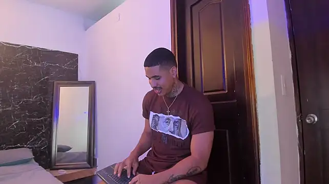 Chirshot_'s Live XXX Chat