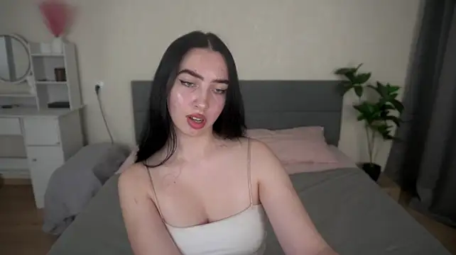צ'אט XXX בשידור חי של WildKittenX_