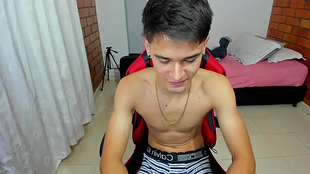 Aron_Boyy Live XXX-Chat