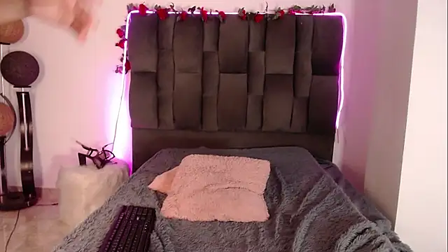 צ'אט XXX בשידור חי של SaritaDreams