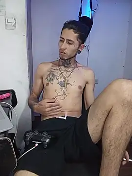 צ'אט XXX בשידור חי של Tattoboy19cm