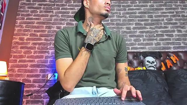 Daniel_huge22 现场XXX聊天