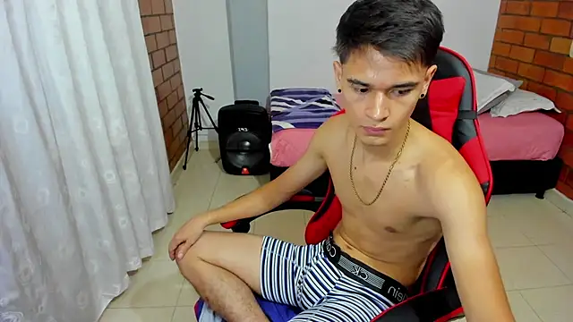 Aron_Boyy Chat XXX in diretta