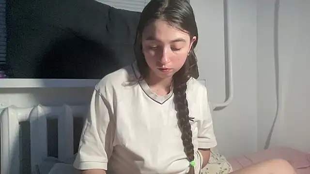 Aphr0ditee Adlı Modelin Canlı XXX Sohbeti
