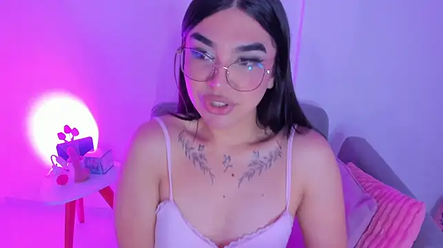 RoseCassie live XXX chat