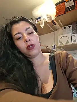 Chatroom XXX en direct de Luianna