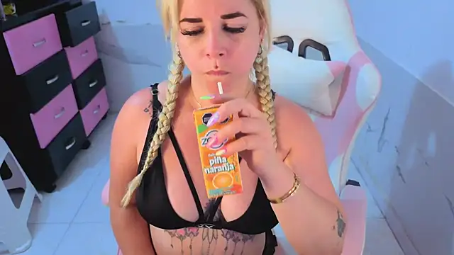 Chat +18 de HannaBrave ao vivo