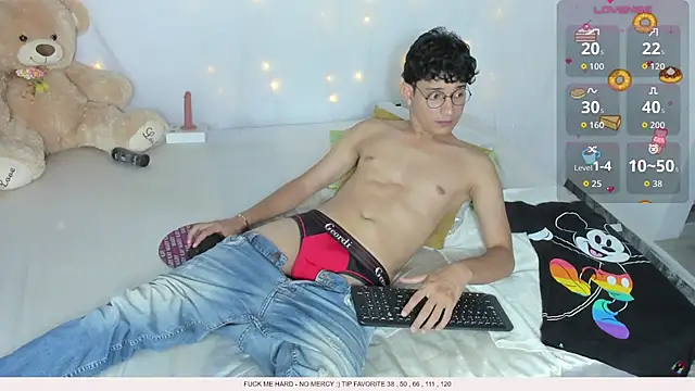 Benjamin_Buster élő XXX-chatje