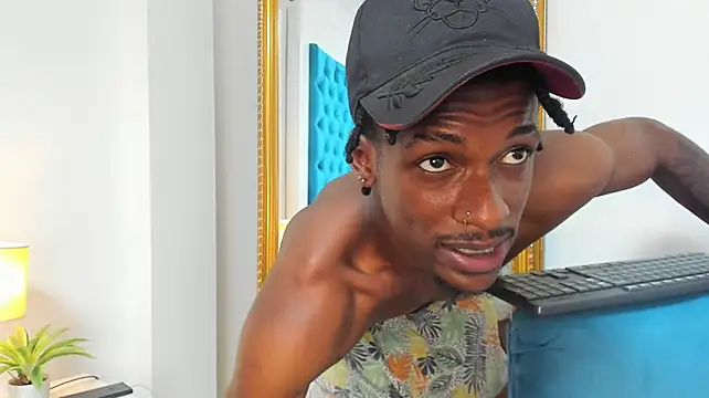 צ'אט XXX בשיד ור חי של Charliedamn