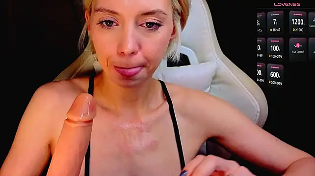XXX chat uživo modela Blondice