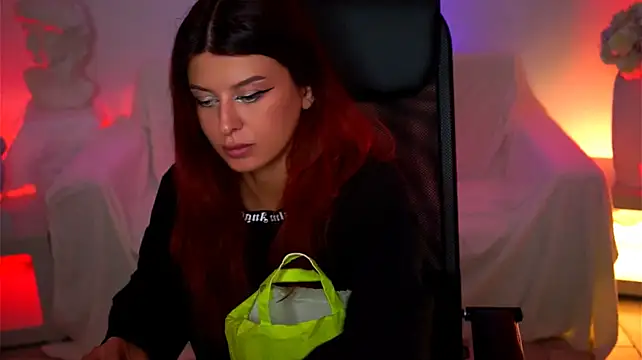 NicoleMun élő XXX-chatje