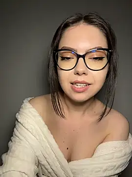 KaylaLewyss Adlı Modelin Canlı XXX Sohbeti