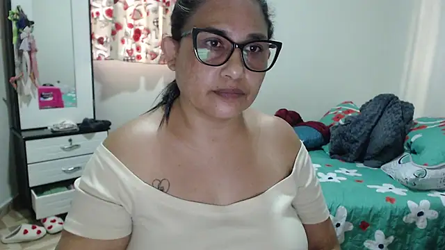 Katha_Marck Adlı Modelin Canlı XXX Sohbeti
