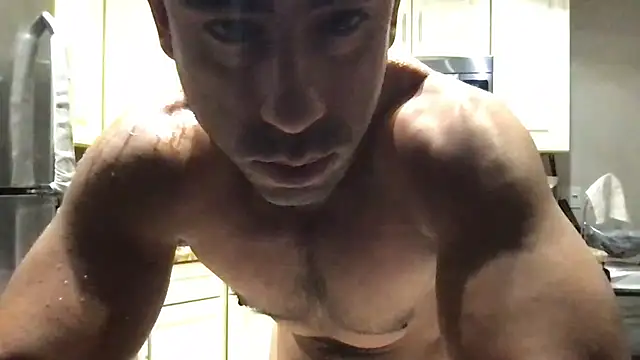 BigGuyMuscle élő XXX-chatje