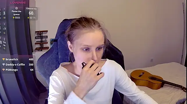 צ'אט XXX בשידור חי של KatiKate