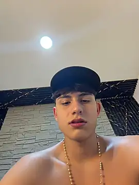 XXX chat uživo modela Lander_Cruz