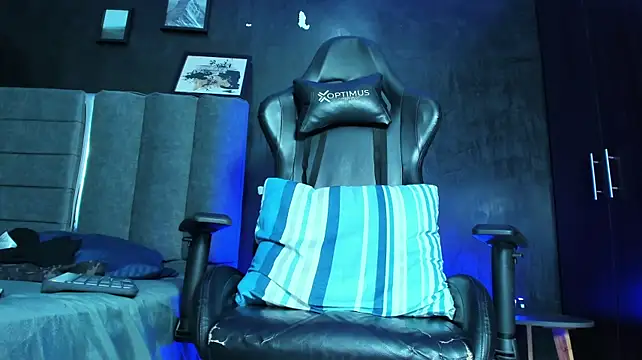 Enzo_Maserati élő XXX-chatje