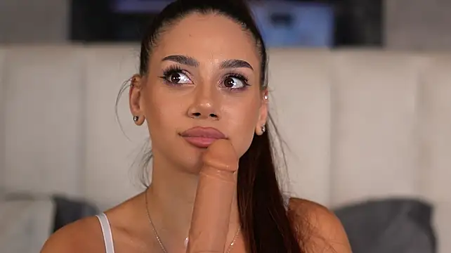 XXX chat uživo modela NinaSolle