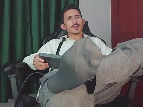 צ'אט XXX בשידור חי של HomeAloneK