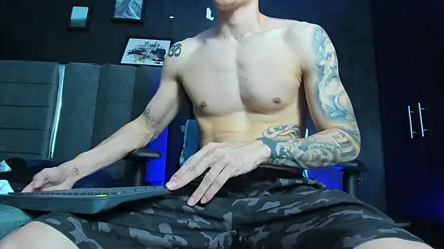 צ'אט XXX בשידור חי של Enzo_Maserati