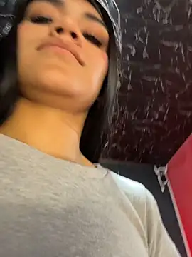 Chat +18 de Nicolle_Quiintero ao vivo