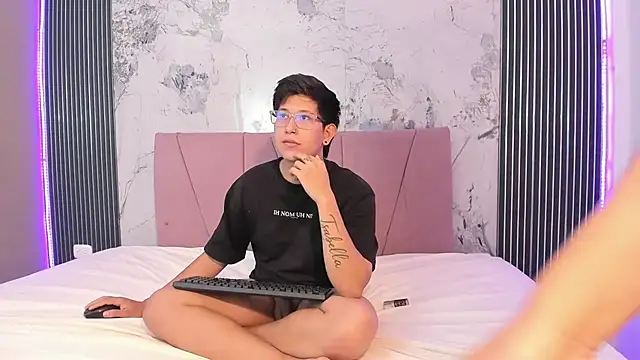 צ'אט XXX בשידור חי של Midnight_Duo_1