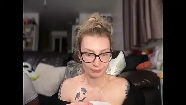 צ'אט XXX בשידור חי של harleyblair